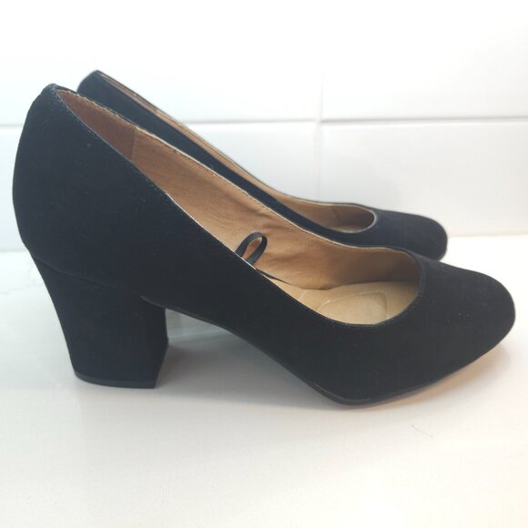 Women's 10 Wide Faux-suede pumps - Picture 3 of 5